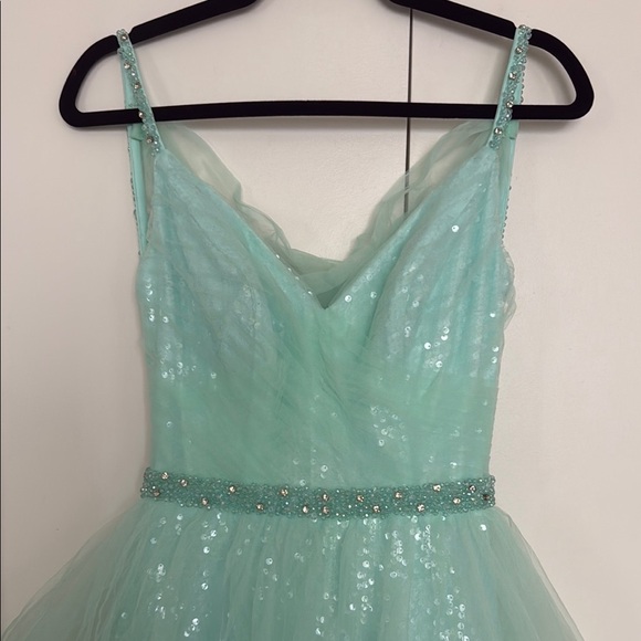 NWT | Mac Duggal 67565 Mint V-Neck Tulle Ballgown with Embellished Belt Size 2 - Picture 6 of 14